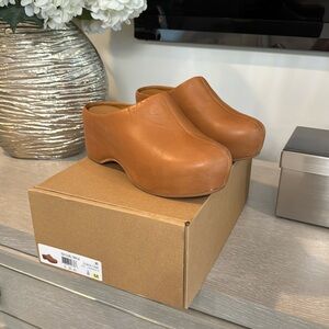 Vince Isa Clog. Tan/Carmel color Leather. Size 8